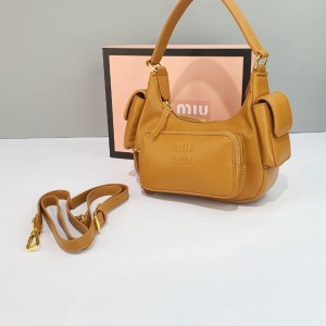 کیف میو میو مدل اسپرت