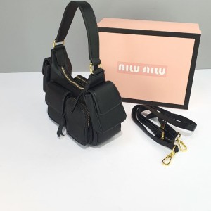 کیف میو میو مدل اسپرت