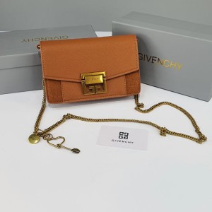 کیف جیوانچی مدل دوشی