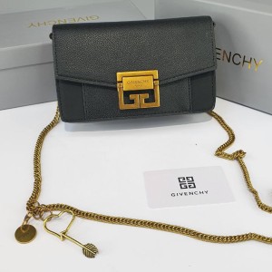 کیف جیوانچی مدل دوشی