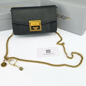 کیف جیوانچی مدل دوشی