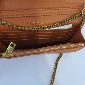 کیف جیوانچی مدل دوشی