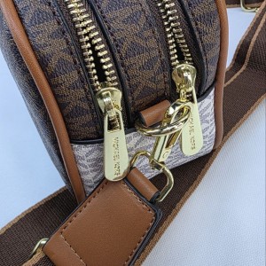 کیف مایکل کورس مدل اسپرت