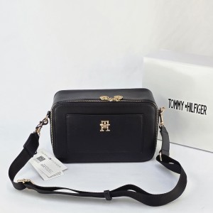 کیف تامی هیلفیگر مدل دوشی