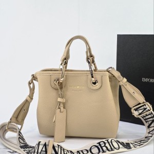 کیف آرمانی مدل اسپرت 8805S