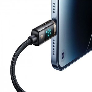 تصویر کابل شارژ مک‌دودو CA-3620 لایتنینگ، در حال شارژ ایمن و سریع یک دستگاه آیفون