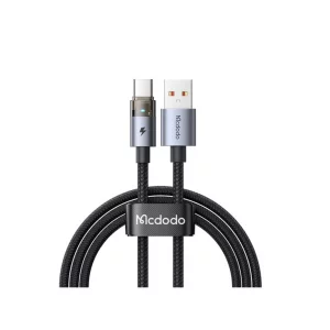 تصویر کابل شارژ مک‌دودو CA-689 USB به تایپ‌سی، در حال اتصال به یک گوشی هوشمند برای شارژ سریع 100 وات