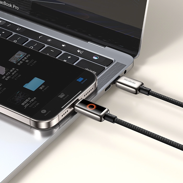 کابل شارژ هوشمند مکدودو CA-6680 با طول 1.2 متر، تجربه شارژ بدون نگرانی از آسیب به باتری و داغ شدن دستگاه