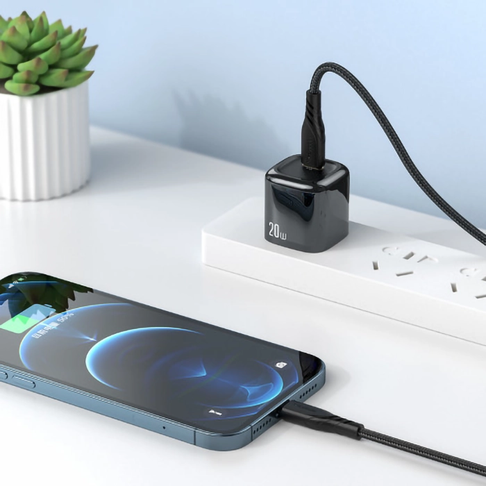 کابل شارژ و انتقال داده مک‌دودو CA-8460، ایده‌آل برای شارژ سریع 20 وات و انتقال داده با طول 1.2 متر برای آیفون