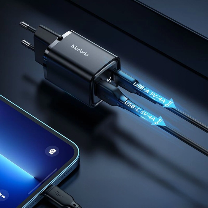 شارژر دیواری 33 وات مک‌دودو CH-1701 با قابلیت شارژ سریع با دو پورت PD و QC، نمایشگر دیجیتال و محافظ هوشمند