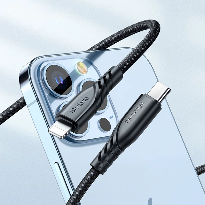 شارژر دیواری مک‌دودو CH-1952، توان 20 وات با دو پورت فست شارژ و کابل تایپ‌سی به لایتنینگ