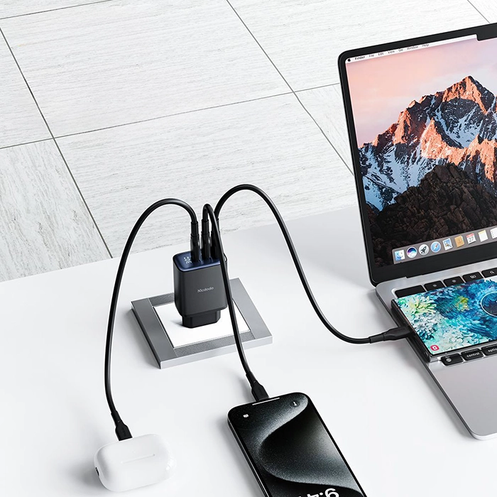 شارژر اصلی 30 وات مک‌دودو CH-2180، تجربه شارژ سریع و کارآمد با فناوری PD/PPS، سه پورت (2C+1A) و نمایشگر دیجیتال LED