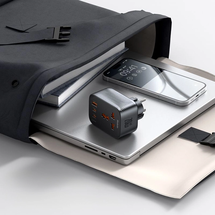 شارژر مسافرتی مکدودو CP-0750 با توان 20 وات، فناوری GaN، 3 پورت USB-C/USB-A، فست شارژ PD+QC و پریز جهانی