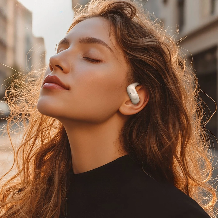 هندزفری القایی مک دودو HP-805 با طراحی گوش باز، ضدآب و مناسب برای فعالیت‌های ورزشی و مکالمه