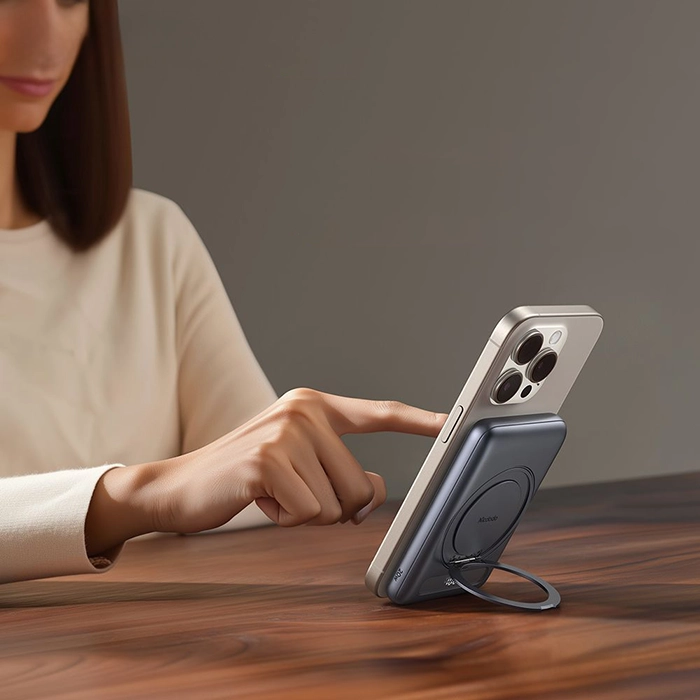 پاوربانک مکدودو MC-8361 مگسیف، با شارژ بیسیم 15W و شارژ سیمی 20W برای شارژ آسان دستگاههای شما.