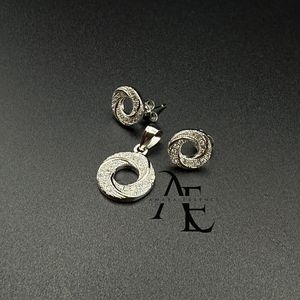 نیم‌ست جواهرنشان طرح دایره