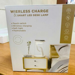 چراغ مطالعه LED رومیزی هوشمند و شارژر بی‌سیم