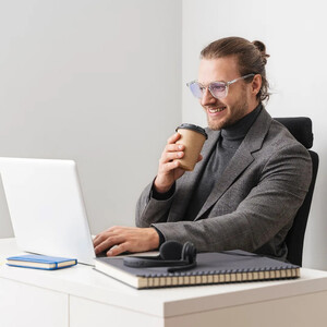 خرید عینک ضد نور آبی مناسب کامپیوتر گرین لاین