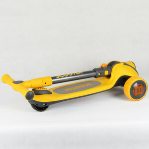 اسکوتر کودک موزیکال زرد کد ۱۸۸۶