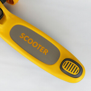 اسکوتر کودک موزیکال زرد کد ۱۸۸۶