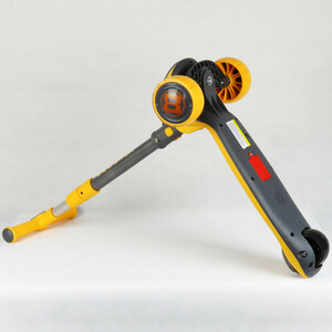 اسکوتر کودک موزیکال زرد کد ۱۸۸۶