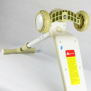 اسکوتر کودک اسکوتر مدل لاکچری موزیکال  ظرفیت وزنی 45 کیلوگرم