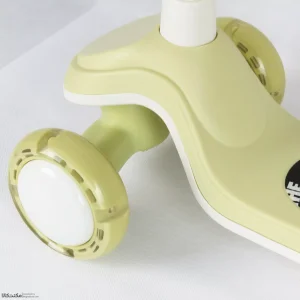 اسکوتر صندلی دار فراری کد ۱۸۸۹