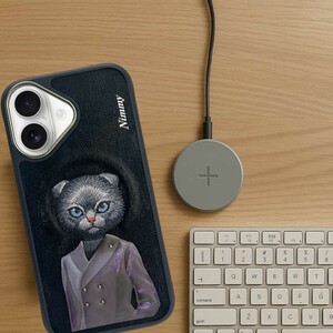 قاب محافظ گوشی آیفون 16 طرح گربه با اکسسوری واقعی نیمی Fashion