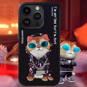 بهترین قاب محافظ گوشی آیفون 15 طرح گربه با عینک و زنجیر واقعی و خز گلدوزی‌شده نیمی