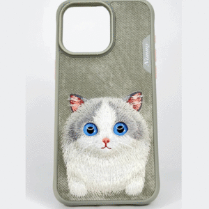 قاب گربه گوشی آیفون 15 نیمی