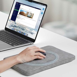 استفاده از کیف لپ‌تاپ یوگرین به عنوان موس پد