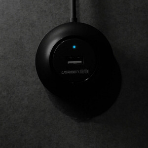 نشانگر LED هاب UGREEN CR106 در حال کار