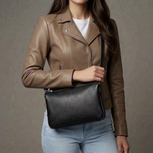 کیف دوشی زنانه چرم طبیعی مدل دلسا