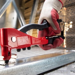 انبر پرچ چیست؟ کاربردها، نحوه عملکرد و نقش آن در اتصالات