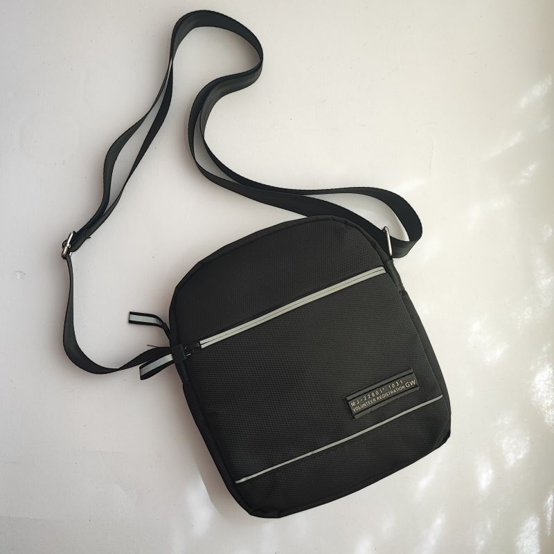 کیف دوشی  کاربردی و جادار - مدل توکا