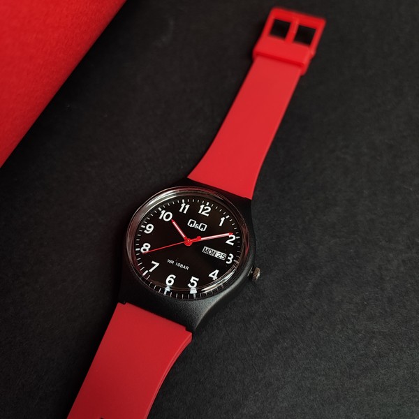 ساعت مچی عقربه ای کیو اند کیو مدل A212J009Y