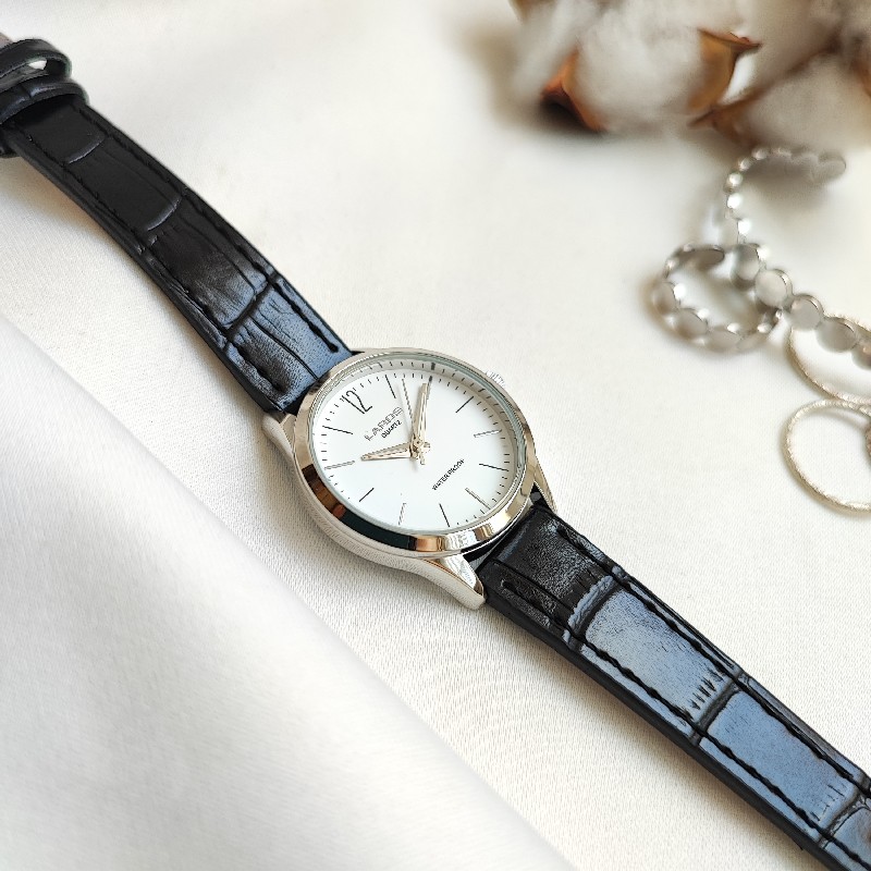 ساعت مچی زنانه چرمی کلاسیک برند لاروس | Laros