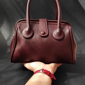 کیف زرشکی.jpg