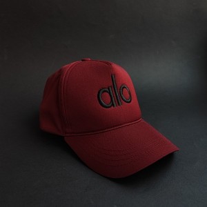 کلاه زرشکی .jpg