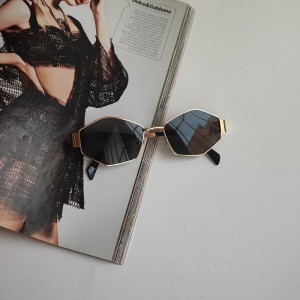 عینک آفتابی مدل چند ضلعی Celine | لاکچری و خاص