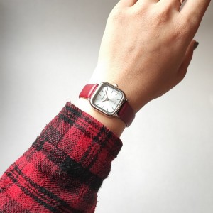 ساعت چرمی قرمز