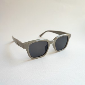 عینک آفتابی .jpg