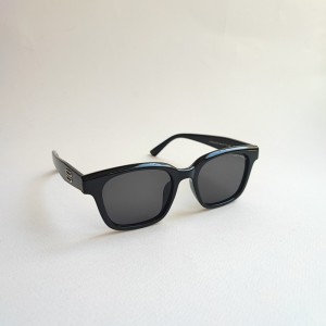 عینک دودی مشکی .jpg