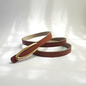 کمربند چرمی زنانه سگک طلایی.jpg