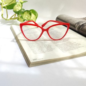 عینک بلوکات زنانه گربه ای.jpg