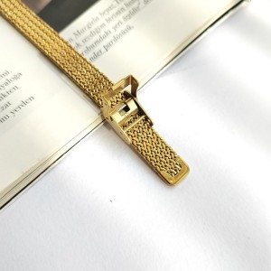 ساعت مچی طلایی مربعی زنانه نایدو.jpg