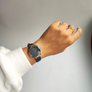 ساعت مچی زنانه چرمی fennci.jpg