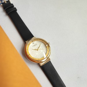 ساعت مچی زنانه چرمی fennci.jpg