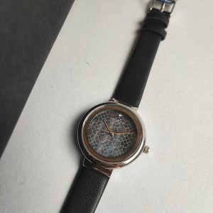 ساعت مچی زنانهچرمی fennci.jpg