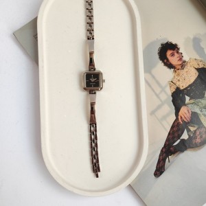 ساعت مچی زنانه النگویی مربعhttps://cdnfa.com/acorn-store/1c13/files/thumb/13439788.jpg?1758565525ی نیوفندا.jpg